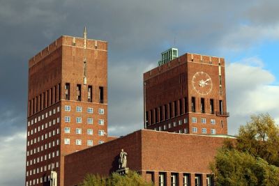Learn Norwegian with Mondly - Oslo town hall